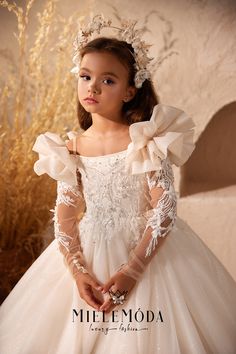 Cream Long Sleeve Princess Dress For Party, Cream Princess Dress For Dress-up, Elegant Cream Dress For Dress-up Occasion, Elegant Cream Formal Dress, Cream Elegant Formal Dress, Elegant Beige Princess Dress For Party, Fitted Cream Princess Dress, Cream Long Sleeve Princess Dress, Elegant Long Sleeve White Princess Dress