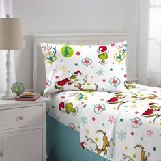 the grinch bedding set is ready to be made