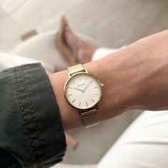 Already a true design classic, the Ruby Petite has a contemporary edge and a fresh look. A stylish watch, modern and timeless at the same time. Black Ruby, Stylish Watches, White Mesh, Brown Gold, Jewelry Shop, Ruby, Daisy, Mesh, Gold