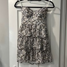 Nwot Guess Strapless Dress - Size Small - Underwire Cups Strapless Lined Sundress Mini Dress, Strapless Sundress For Dress Down Occasions, Strapless Sundress For Date Night, Strapless Dress For Date Night In Summer, Guess Dress, White Cream, Cream White, Strapless Dress, Colorful Dresses