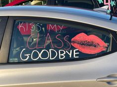 the back window of a car with writing on it that says kiss my class goodbye