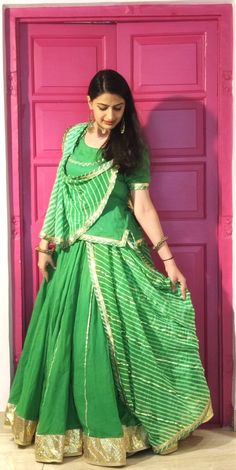 Green Bandhani Outfit Ideas, Simple Rajputi Look, Rajputi Blouse Designs, Marvadi Blouse Pattern, Rajputi Blouse, Rajasthani Blouse Design, Latest Rajputi Poshak Designs, Rajasthani Kurti, Rajasthani Blouse