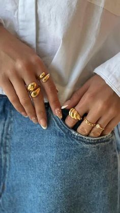 Photographing Jewelry, Jewelry Photography Styling, Instagram Jewelry, Jewelry Photoshoot, Ringe Gold, Jewelry Accessories Ideas