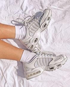 Nike Air Max Women Outfit, Trendy Converse, Nike Air Max Tailwind, Nike Air Tailwind, Nike Sneakers Outfit, Nike Air Force 1 Custom, Sneaker Outfits Women, Air Force 1 Custom, Fresh Sneakers