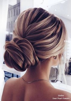 Elstiles long wedding updo hairstyles for bride Formal Wedding Hairstyles, Chignon Hair, Asymmetrical Hairstyles, Smink Inspiration, Bun Hairstyle, Funky Hairstyles, Low Bun, Fringe Hairstyles, Wedding Hairstyles Updo