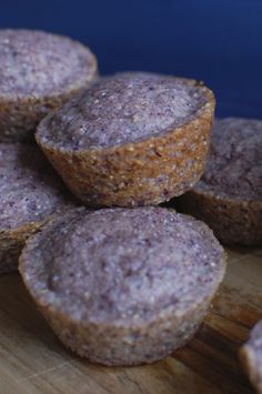 some muffins are sitting on a cutting board