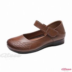 Cozy and Comfortable Single-Shoe Design for Women Brown Slip-on Walking Shoes For Fall, Comfortable Brown Walking Shoes With Flat Heel, Casual Flats With Medium Width And Round Toe, Brown Closed Toe Casual Flats, Brown Low-top Flats For Fall, Casual Brown Closed Toe Flats, Brown Walking Shoes With Cushioned Footbed And Flat Heel, Brown Flat Heel Walking Shoes With Cushioned Footbed, Brown Walking Shoes With Cushioned Footbed