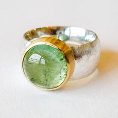 Green Rings, Stil Inspiration, I Love Jewelry, Green Tourmaline, Diamond Wedding Rings, Amazing Jewelry, Jewelry Art