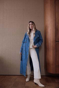 An updated wardrobe classic, this trench coat is crafted in denim.. Designed in an oversized fit with a classic double breasted style and belted detail. Model wears a size 8. Denim Coat Street Style, Jeans Coat Outfit, Jeans Trench Coat Outfit, Autumn Fashion 2022, Oversized Denim Blue Long Sleeve Outerwear