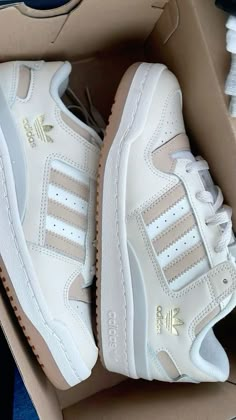 #adidas #aesthetic #luxury Tenis Shoes Aesthetic, Sneakers Ideas Women, Nike Shoe Outfits, Nike Aesthetic Shoes, Aesthetic Adidas Shoes, Adidas Shoes Aesthetic, Zapatillas Aesthetic, Aesthetic Nike Shoes, Tenis Aesthetic