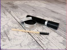 If you are looking for a DIY mascara that compares to your store bought mascara in terms of volume and staying power, then you have come to the right place. Mascara Recipe, Mascara Diy, Eyeshadow Recipe, How To Make Eyeshadow, Homemade Mascara, Diy Eyeshadow, Organic Mascara, Gel Eyeshadow, Diy Mascara