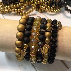 Primitive Jewelry, Erimish Bracelets, Bracelet Display, Beads Bracelet Design, Jewelry Accessories Ideas, Stacked Jewelry, Lovely Jewellery, Heart Jewelry