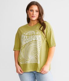 Billabong Hello Sunshine T-Shirt - Green Large, Women's Seaweed Distressed graphic oversized t-shirt Bust measures 44 on size small Body length 26 on size small. 100% Cotton. Machine wash cold gentle cycle. Do not bleach. Tumble dry low. Cool iron if needed. Do not dry clean.. Measurements: Bust -Fullest part of bust with arms at sides. Waist -Circumference of natural waist: above belly button below rib cage. Hips -Standing with feet together fullest part of hips. WOMEN'S TOP SIZE CONVERSION CHA Billabong Women, Little Outfits, Hello Sunshine, Waist Circumference, Distressed Black Jeans, Oversized T Shirt, Polo Dress, Rib Cage, Belly Button