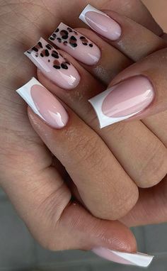 Cheat Print Nails, Nails 2023 Trends Leopard, Fall Nails Cheetah Print, Cheetah Print Acrylic Nails, Nails Acrylic Lepord Print, Nail Ideas Autumn, Autumn Acrylic Nail Designs, French Tip Cheetah Nails, Short Leopard Nails