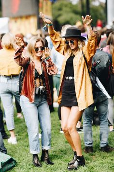 Cheap Festival Outfits, Winter Festival Outfits, Cold Festival Outfit Ideas, Fall Music Festival Outfit, Outsidelands Outfit, Festival Outfits Winter, Festival Outfits Australia, Cold Festival Outfit