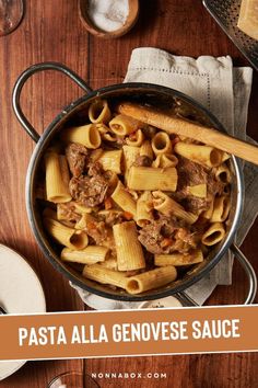 Discover the secrets to making Genovese sauce, a rich, slow-cooked onion and meat sauce from Naples. Perfect for pasta lovers looking for authentic Italian flavors! Genovese Sauce, Beef Sauce, Baked Lasagna, Italian Pasta Recipes, Onion Sauce, Slow Cooked Beef