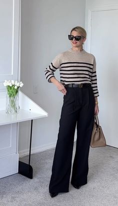 Stripe Pants Outfit, Wide Leg Trousers Outfit, Casual Chic Outfits, Look Office, Classic Style Outfits, Classy Work Outfits, Stylish Work Outfits, Casual Chic Outfit, Fashion Mistakes