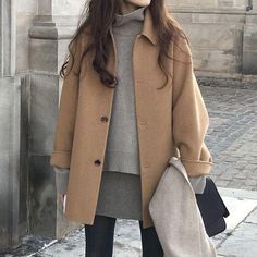 Cashmere Coat Women, Winter Mode Outfits, Woolen Coat Woman, Winter Outwear, Single Breasted Coat, Estilo Chic, Sleeves Clothing, Woolen Coat, Winter Mode