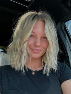 short hair inspo  blonde hair inspo short blonde hair  lived in blonde beach waves Short Haircuts For Blonde Hair, Short Blonde Hair For Round Faces, Cute Short Haircuts Blonde, Blond Short Wavy Hair, Buttery Blonde Short Hair, Chopped Blonde Hair, Summer Hair Mid Length, Short Blonde Beach Waves