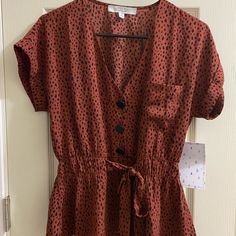 Sweet Rain Women’s Blouse Size Small Brown With Black . Brown V-neck Blouse For Day Out, Casual Short Sleeve Blouse For Date Night, Brown Short Sleeve Blouse For Fall, Chic Brown Short Sleeve Blouse, Short Sleeve Blouse For Fall Date Night, Short Sleeve Blouse For Date Night In Fall, White Floral Shirt, Yellow Floral Blouse, Sweet Rain