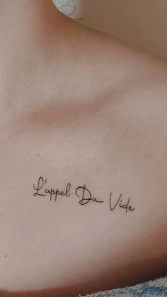 a woman with a tattoo on her chest that says, leppple du vade