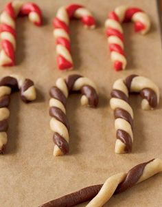 there are many candy canes on the table