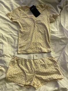 Pajama Set Cute, Brandy Melville Sleepwear, Coquette Pj Set, Pajamas Set Aesthetic, Cute Nightwear Outfits, Cute Pjs Set, 90s Pyjamas, Brandy Pj Set, Pjamamas Outfit