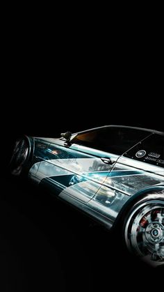 an image of a car in the dark