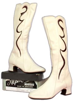 Retro Wide Calf Knee-high Boots, Retro Knee-high Leather Boots, Retro Fitted White Boots, Fitted Vintage Cream Boots, Retro White Leather Boots, 60s Gogo Boots, 60s Gogo, 70s Disco Party, 70s Glam