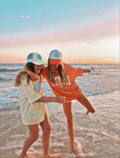 Pfp Bff, Preppy Acc, Preppy Pfp, Preppy Wallpapers, Preppy Beach, Preppy Girls, Preppy Stuff, Cool Summer Outfits, Preppy Style Summer