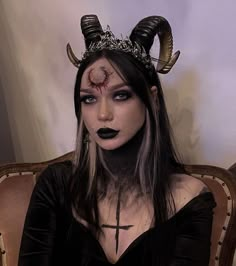 Creative Halloween Costumes To Break Into a Fantasy World With | Fashionisers© Sorceress Halloween Costume, Black Demon Halloween Costume, Horn Costume, Costume Horns, Woman Demon Costume, Satanic Witch Costume, Creative Vampire Costume, Demonic Costume, Black Phillip Costume