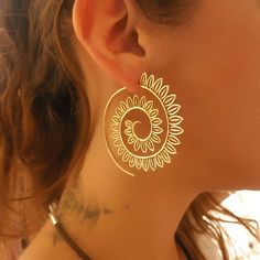 Brass Earrings Brass Spiral Earrings Gypsy Earrings by RONIBIZA Womens Body, Spiral Jewelry, Jewelry Big, Swirl Earrings, Alloy Earrings, Spiral Earrings, Indian Earrings, Ethnic Earrings, Ear Stud