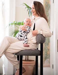 Ultra-soft & easy, Seraphine's Cream Maternity & Nursing Hoodie is a premium loungewear piece for moms. Flexible fit for pregnancy, discreet nursing zippers. Maternity Sweatpants, Maternity Loungewear, Nursing Pajama Set, Maternity Lounge Wear, Hoodie Cream, Maternity Pajamas, Nursing Hoodie, Asos Maternity, Maternity Tees