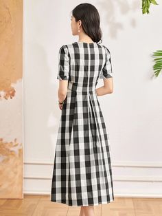 Olivia Mark - Nanyou Simple and Stylish Plaid High-waisted Dress Black Evening Gown, High Waist Dress, Bodycon Maxi Dresses, Black And White Color, Home Dress, Crewneck Dress, Body Con Skirt, Lace Collar, Long Sleeve Bodycon