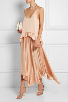 Stella McCartney | Robe en satin de soie à superpositions Yenna | NET-A-PORTER.COM Fest Outfits, Silk Satin Dress, Wardrobe Planning, Guest Attire, Mode Inspo, U Neck, Satin Dress, Sewing Inspiration, A Dress