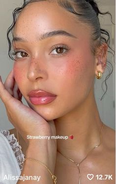 Strawberry Milk Makeup Look, Sunkissed Makeup Look Summer Glow, Strawberry Girl Makeup, Strawberry Makeup Aesthetic, Sunkissed Makeup Look, Strawberry Makeup Look, Natural Makeup Styles, Berry Makeup, Strawberry Makeup