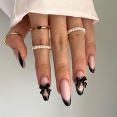 Elegant Nails For Black Dress, Yk2 Nails Black, Nail Inspo For Black Dress, Nails For Black Dress Classy, Black And Pearl Nails, Black Coquette Nails, Dark Coquette Nails, Black Dress Nails, Black Aesthetic Nails