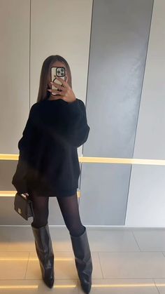 #outfits #ootd #outfitoftheday #outfitstyle Things To Wear To School Winter, Trip To Italy Outfits Winter, Friday Night Fits, Modest Fashion Elegant, Eastern Europe Outfits, Winter Fits Classy, Winter Dress Up Outfits, Easy Winter Outfits Casual, Barcelona Winter Outfit