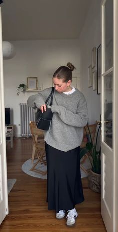 Cold Church Outfit Winter, Modest Minimalist Outfits, Fun Corporate Outfits, Uni Fits, Ber Months, Europe 2024, Corporate Baddie, Inspo Fits, Chique Outfit