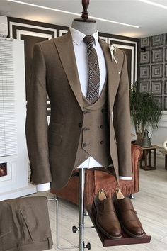 Color: CoffeeButton: Single BreastedOccasion: Prom, Wedding, BusinessNeckline: Peaked LapelMaterial: Polyester & Polyester BlendPattern: SolidPiece: 3 PiecePocket: With Flap Mens Vintage Suits, Vintage Suit Men, Men Coffee, Digital Marketing Trends, Business Suits, Suit For Men