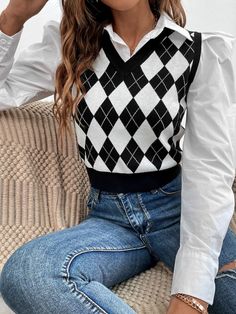 Crop Sweater Vest, Korean Clothing Brands, Vest Outfits For Women, Preppy Mode, Adrette Outfits, Stile Preppy, Argyle Sweater Vest