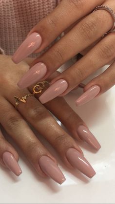 Aesthetic Nails Brown, Solid Color Acrylic Nails, Ongles Beiges, Taupe Nails, Tan Nails, Nail Polish Manicure, Mauve Nails, Boho Nails, Nails Brown