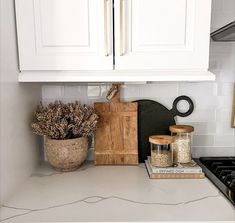 Kitchen Countertops Setup, Modern Farmhouse Kitchen Countertop Decor Ideas, Countertop Tray Decor, Fall Countertop Decor Kitchen, Organic Modern Fall Decor, Fall Kitchen Countertop Decor, How To Style Kitchen Countertops, Modern Kitchen Counter Decor, How To Decorate Kitchen Countertops