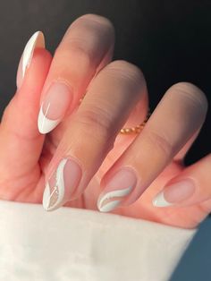 Weiss  Collar   Farbblock Bunte Nägel Embellished Acrylic Nails Natural, Fake Nails With Glue, Oval Nails, Elegant Nails, Classy Nails, French Manicure, Acrylic Nail Designs