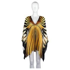 Roberto Cavalli mini kaftan dress, from the Spring/Summer 2007 collection. Zebra printed silk with flared butterfly bell sleeves. The long version as seen on the runway. Condition Good. Some pulled threads throughout. Pin size hole near neckline (barely visible, see photo) Marked Size IT 46 Oversized flowy design Robert Cavalli, Leather Couture, Roberto Cavalli Dress, Bodysuit And Skirt, Silk Dressing Gown, Flowy Design, Dress Beige, Designer Drapes, Kaftan Dress