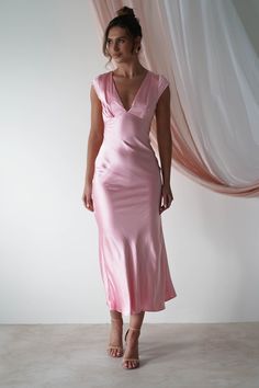 Elegantly slimming Arletta Satin Maxi Dress with a cowl neck & unique twisted back. Perfect for weddings & special events. Shop Black, Sage & more. Wedding Guest Pink Dress, Moh Dress, Yellow Champagne, Oh Hello Clothing, Music Wedding, Sage Blue, Pink Satin Dress