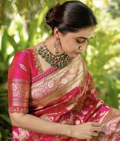 Aarti Ravi, Banarasi Saree Blouse, Pattu Saree Blouse Designs, New Saree Blouse Designs, Latest Model Blouse Designs, Wedding Blouse Designs, Sari Blouse Designs, Silk Saree Blouse Designs, Blouse Designs Silk