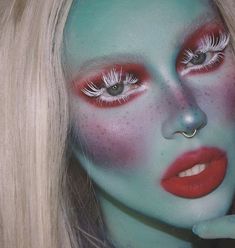 Alien Housewife Costume, Alien Costume Women Diy Make Up, Face Paint Alternative, Alien Core Aesthetic Outfits, 60s Alien, Alien Makeup Looks, Alien Outfit