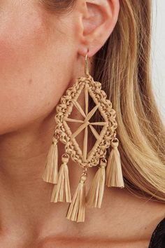 Hook earrings Drop tassels Woven design Unleash your inner fashionista with our Immense hook earrings. Designed to make a statement wherever you go, these earrings features 5 tassels and knotted edges that'll compliment your every move. Perfect for both day and evening wear, these earrings effortlessly transitions from casual brunch dates to glamorous nights out. MATERIAL METAL/PLASTIC Fringe Earrings For Vacation, Elegant Fringe Tassel Earrings For Beach, Elegant Tassel Earrings With Fringe For Beach, Elegant Beach Tassel Earrings With Fringe, Fringe Earrings For Beach, Beach Earrings With Latkans, Tassel Jewelry For Vacation, Beige Tassel Jewelry For Beach, Adjustable Beaded Tassel Earrings