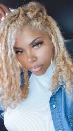 Ash Blonde Locs Black Women, Blonde Ombré Locs, Blonde Locs On Dark Skin, Blonde Locs Black Roots, Blond Dreads Black Women, Blonde Invisible Locs, Platinum Blonde Locs Black Women, White Blonde Locs Black Women, Blonde Dreads Black Women